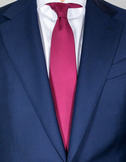 Kiton Krawatte in weinrot strukturiert