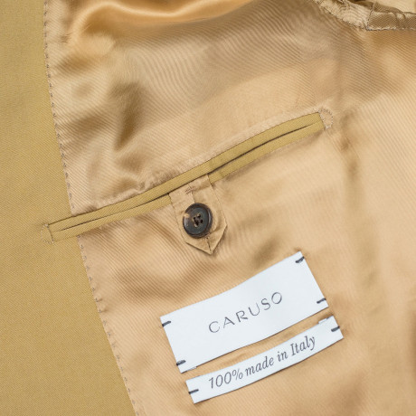 Caruso Anzug in beige mit aufgesetzten Taschen aus Baumwolle